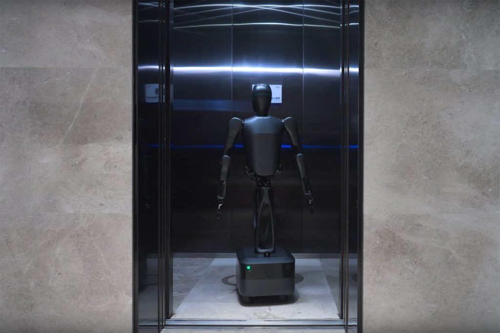PUDU-D7-Elevator-1024x683 Why the Pudu D7 Is the Game-Changer We’ve Been Waiting For