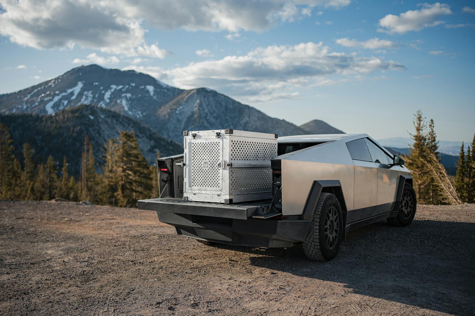 28468165 Tesla Cybertruck Towing Capacity: Can It Compete?